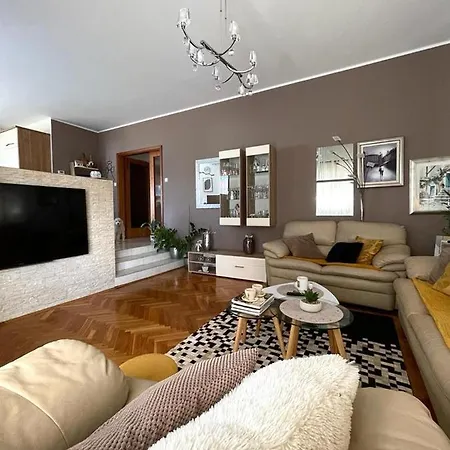 Papa's Place Apartment